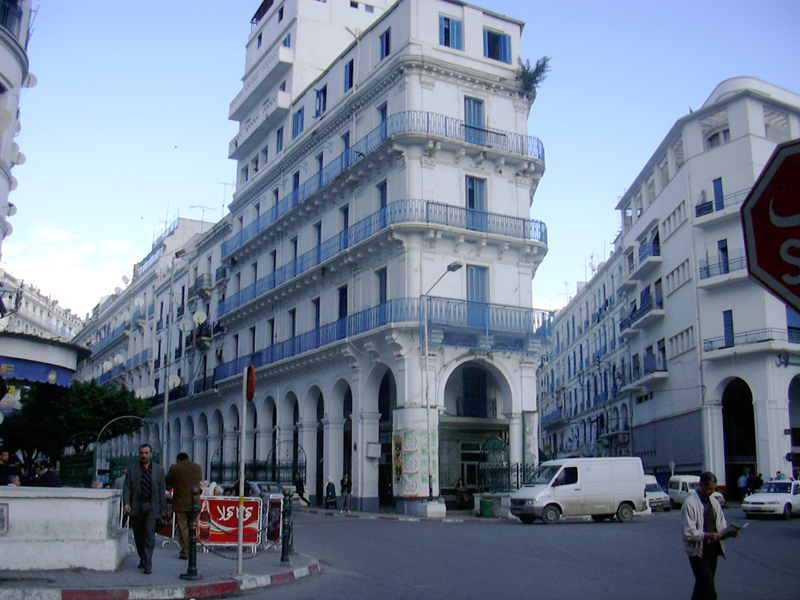 photos/2004 Alger/0065 Rue Colonna d Ornano et rue de la Liberte.jpg